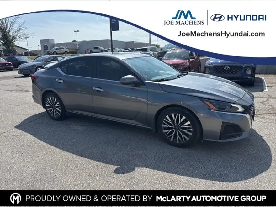 2023 Nissan Altima 2.5 SV photo 1