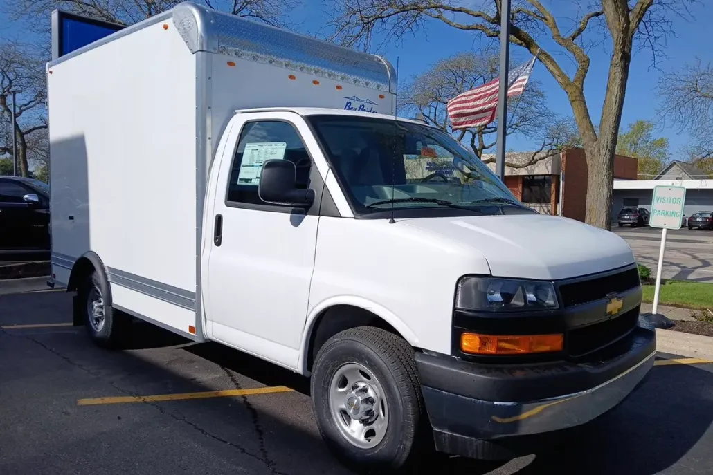 2025 Chevrolet Express Cutaway 3500 photo 1