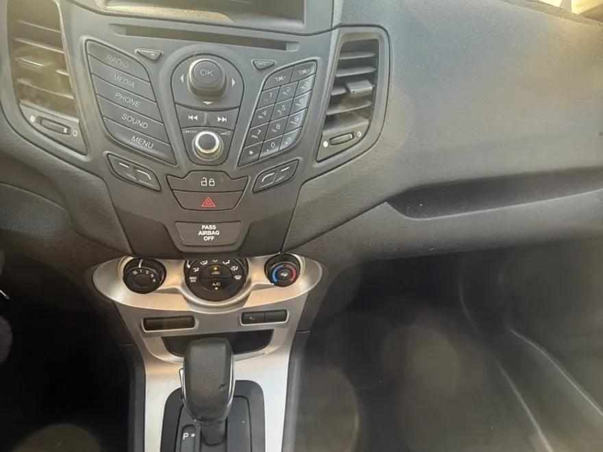 2014 Ford Fiesta SE photo 1