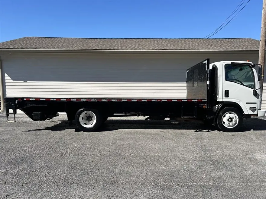 2020 Isuzu NPR-HD photo 1