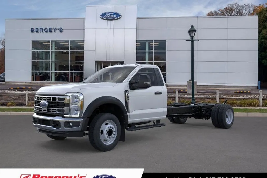 2025 Ford F-550 photo 1
