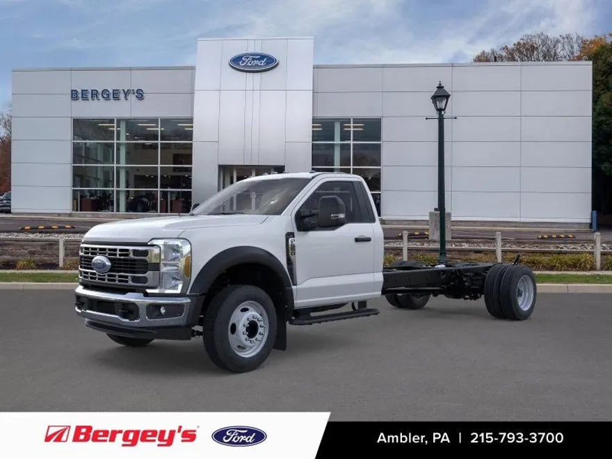 2025 Ford F-550 photo 1