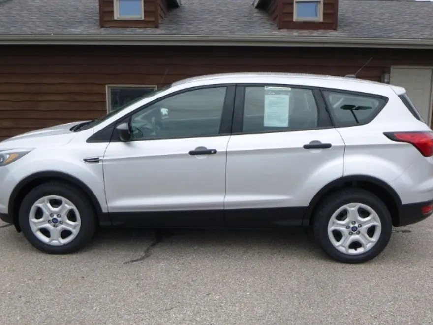 2019 Ford Escape S photo 1
