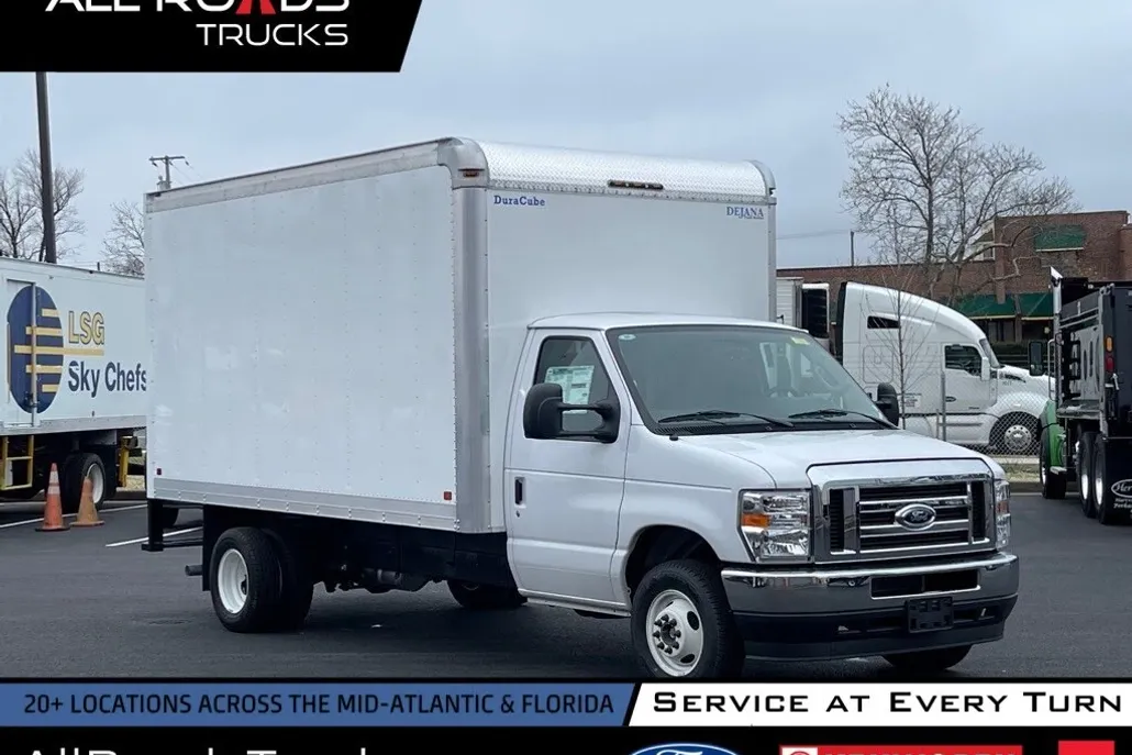 2024 Ford E-450 Cutaway photo 1