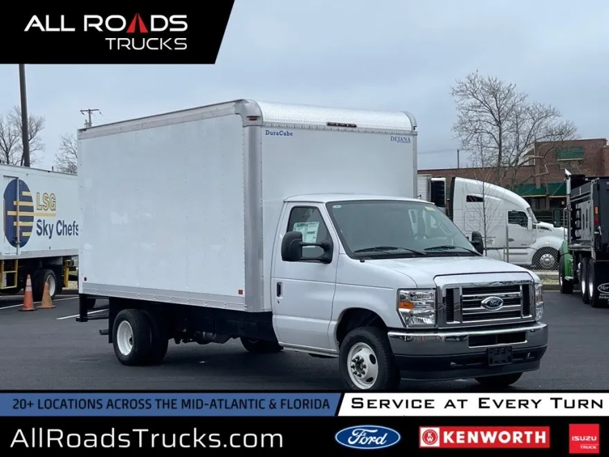 2024 Ford E-450 Cutaway photo 1