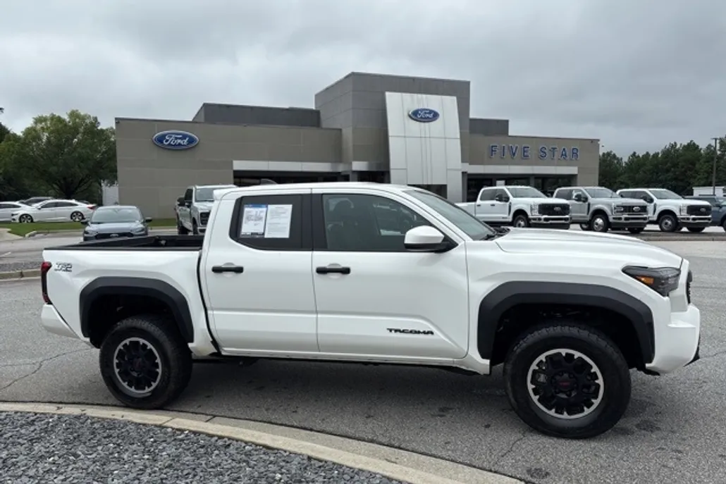 2024 Toyota Tacoma TRD Off-Road photo 1