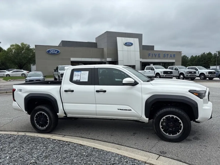 2024 Toyota Tacoma TRD Off-Road photo 1