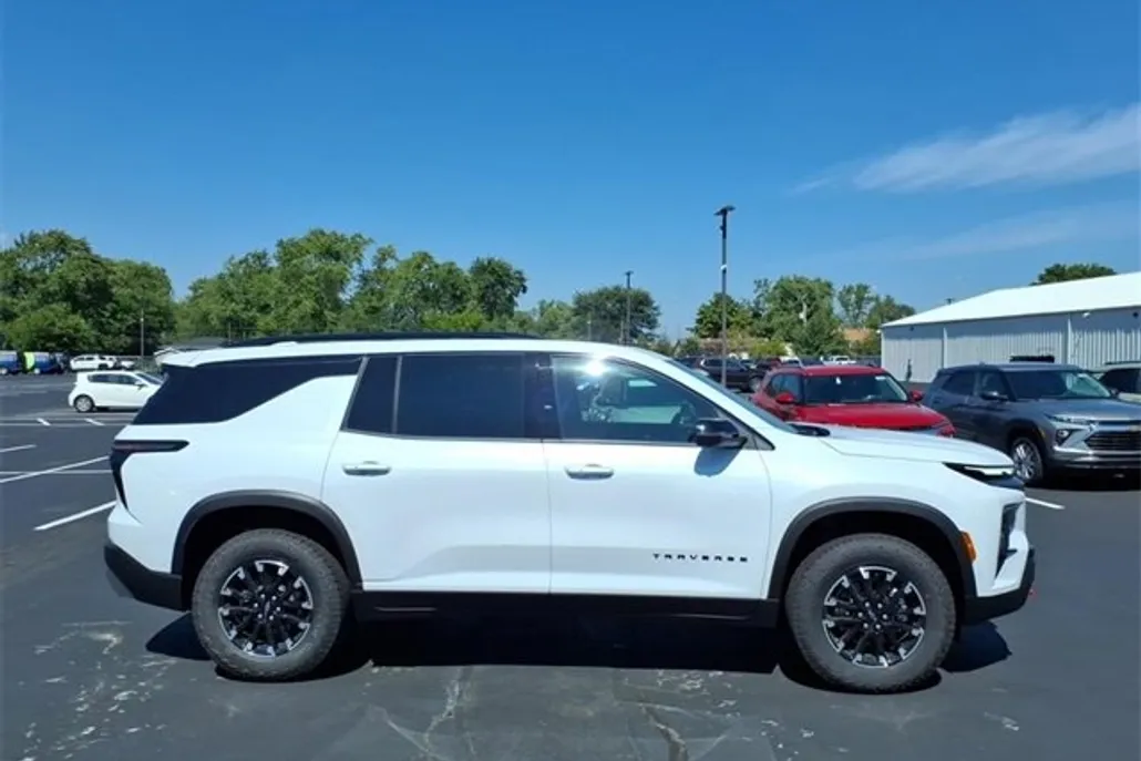 2026 Chevrolet Traverse Z71 photo 1