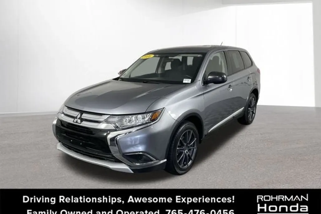 2016 Mitsubishi Outlander SE photo 1