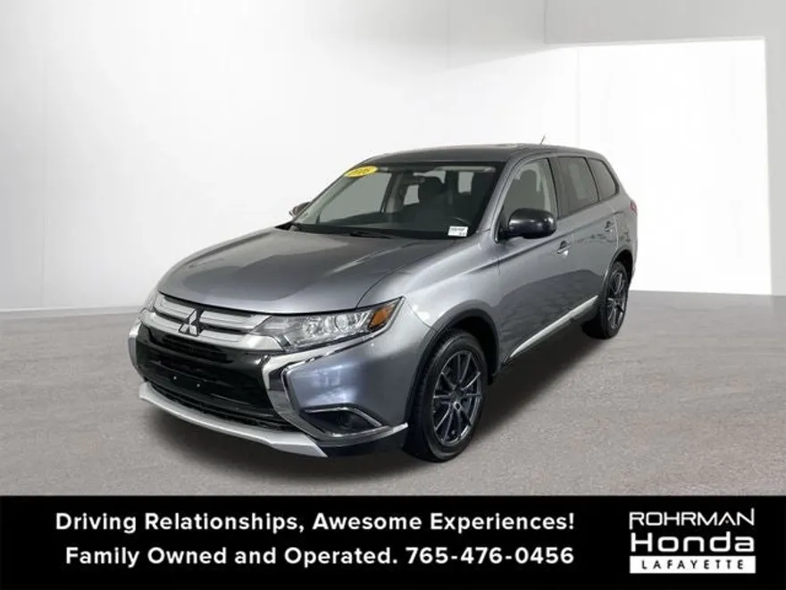 2016 Mitsubishi Outlander SE photo 1