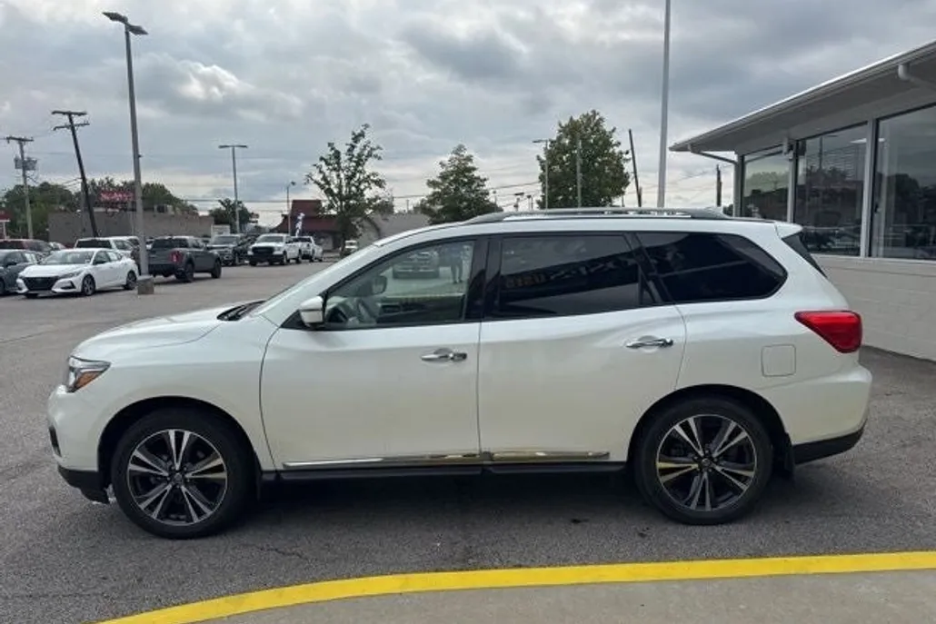 2020 Nissan Pathfinder Platinum photo 1