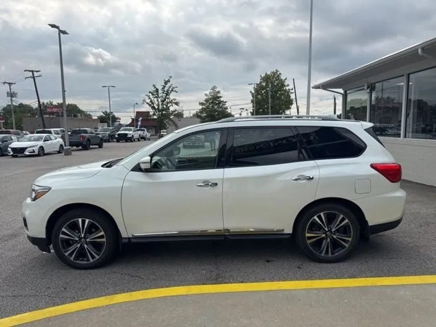 2020 Nissan Pathfinder Platinum photo 1