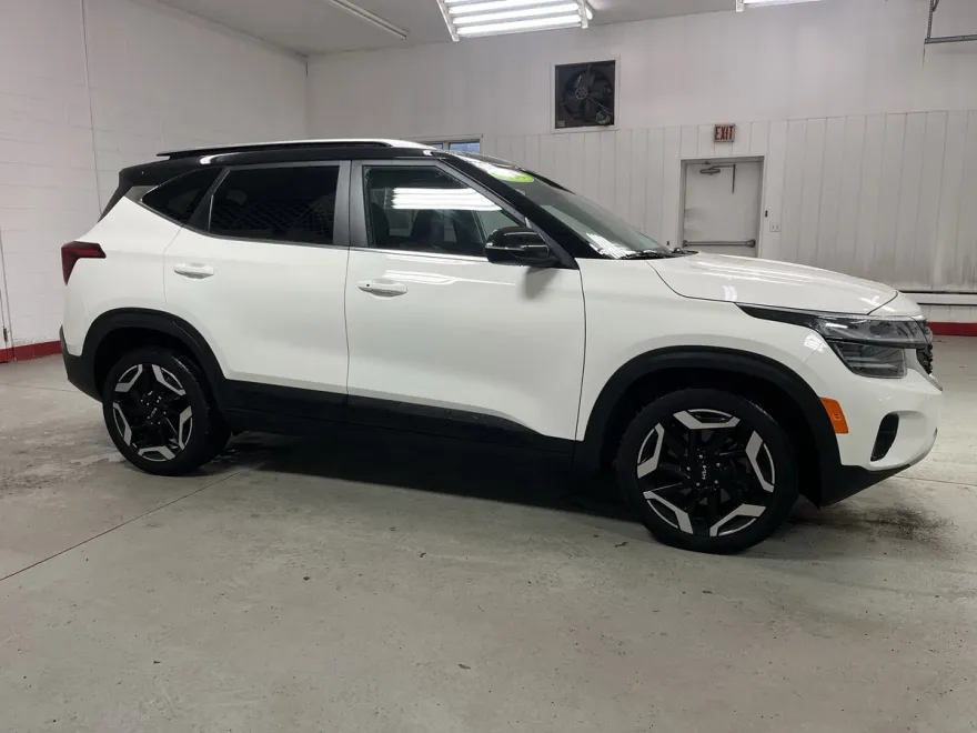 2024 Kia Seltos SX photo 1