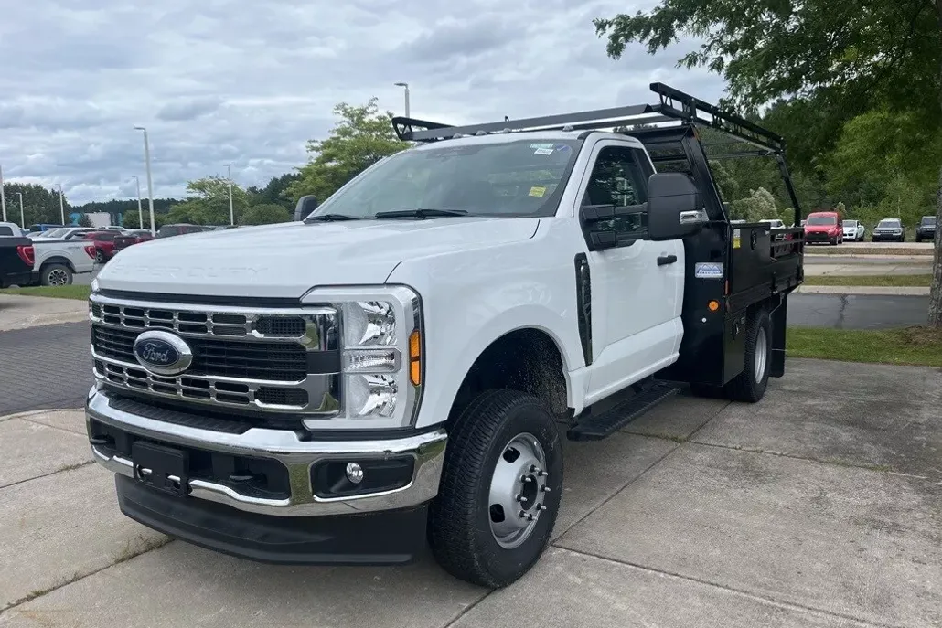 2024 Ford F-350 XL photo 1