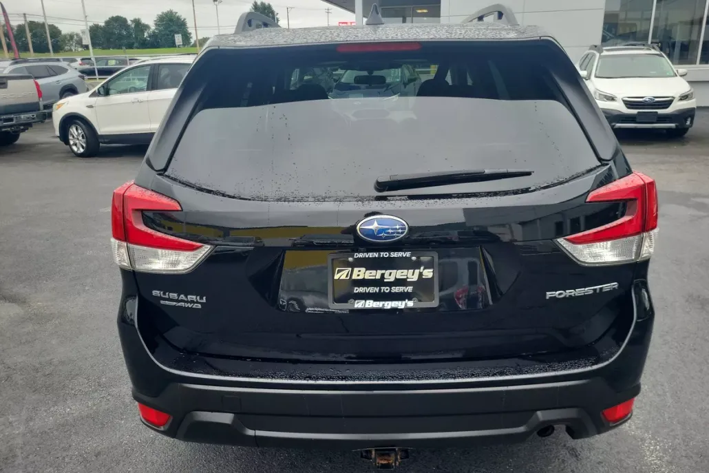 2022 Subaru Forester Premium photo 1
