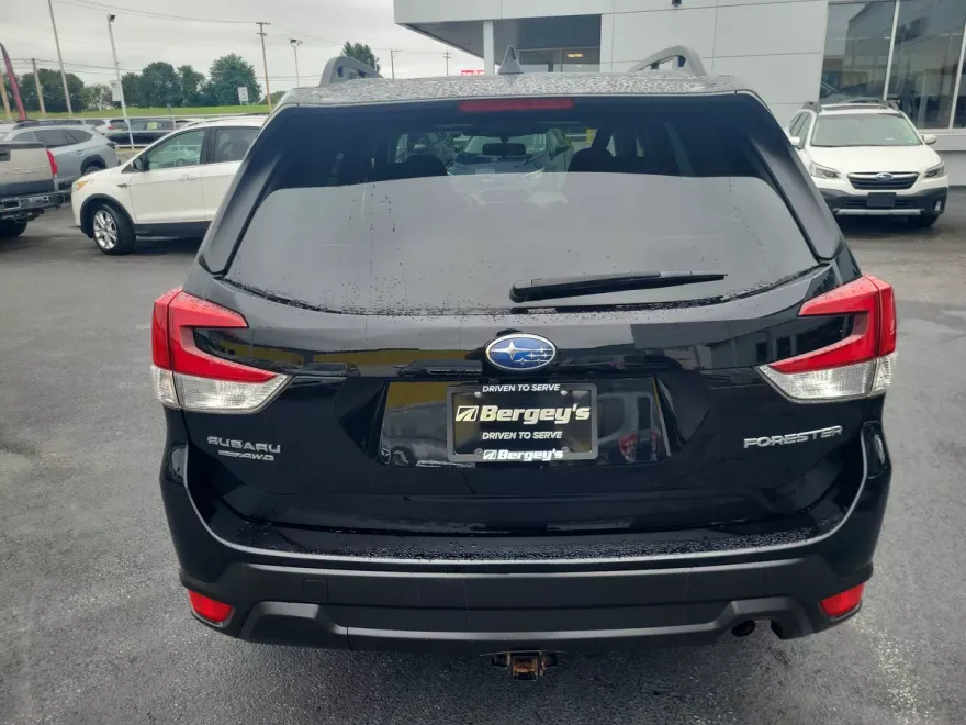 2022 Subaru Forester Premium photo 1