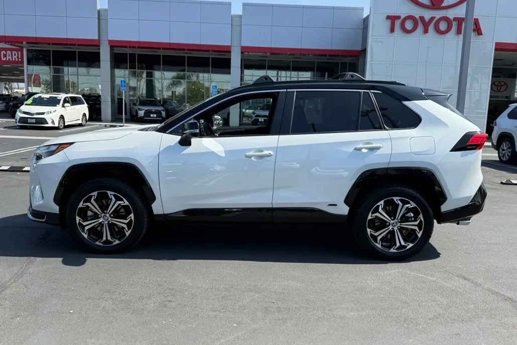 2025 Toyota RAV4 Prime XSE Premium photo 1