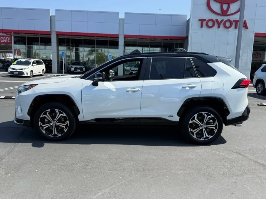 2025 Toyota RAV4 Prime XSE Premium photo 1