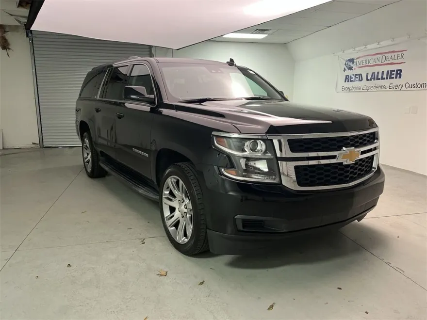 2019 Chevrolet Suburban LT photo 1