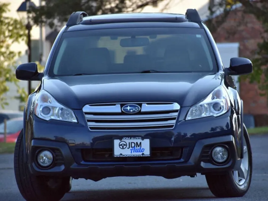 2013 Subaru Outback 3.6R Limited photo 1