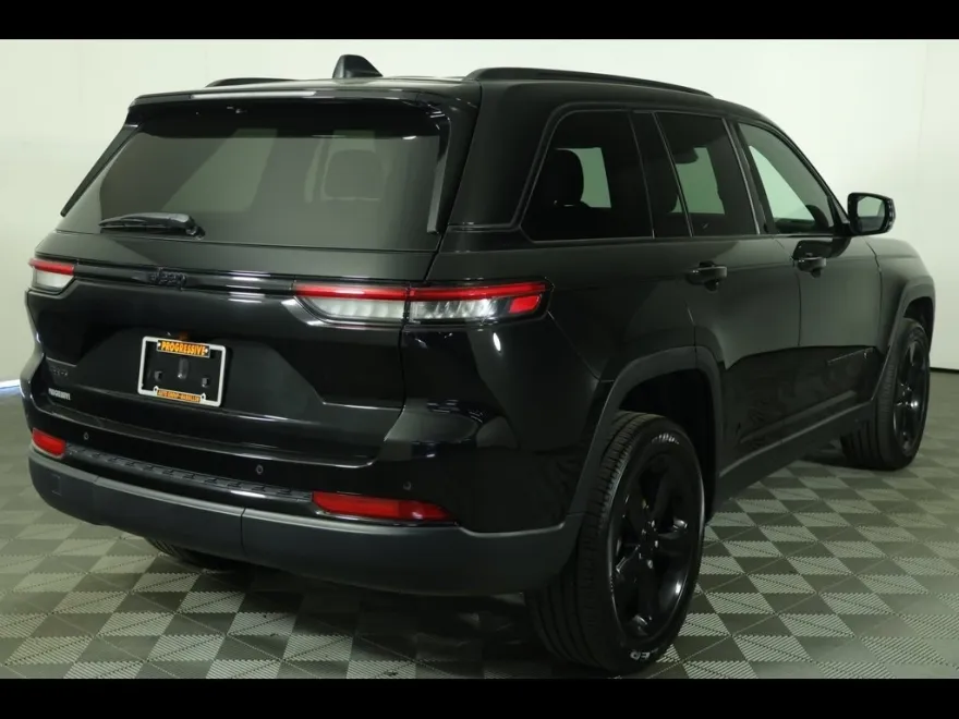 2022 Jeep Grand Cherokee Altitude photo 1