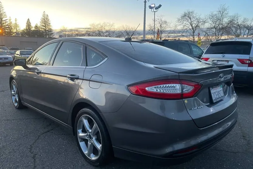 2014 Ford Fusion SE photo 1