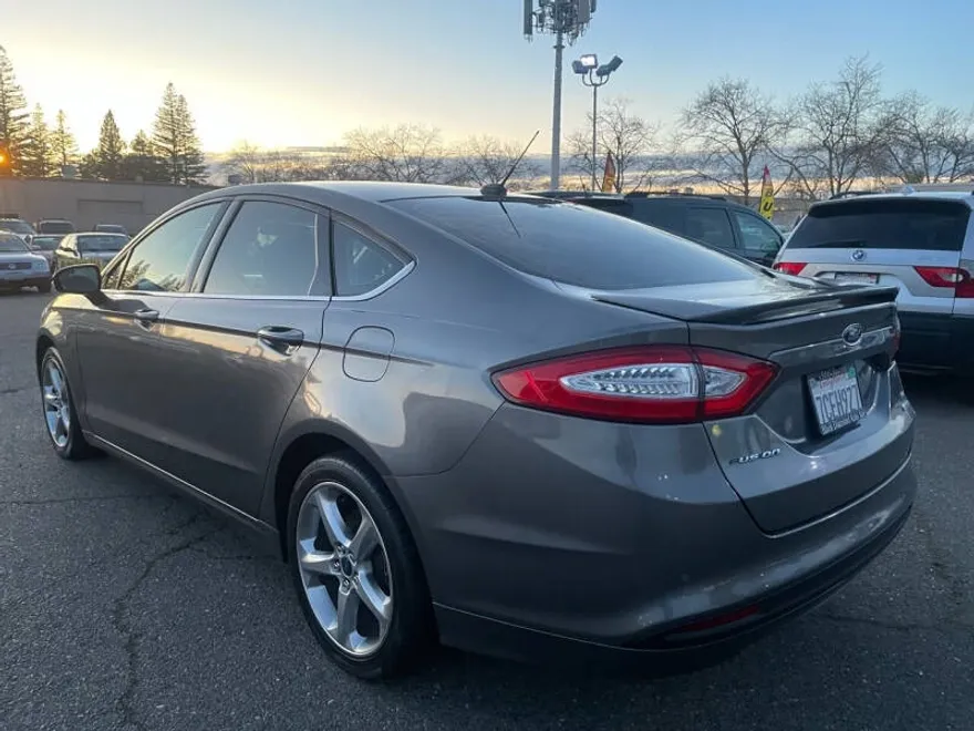 2014 Ford Fusion SE photo 1