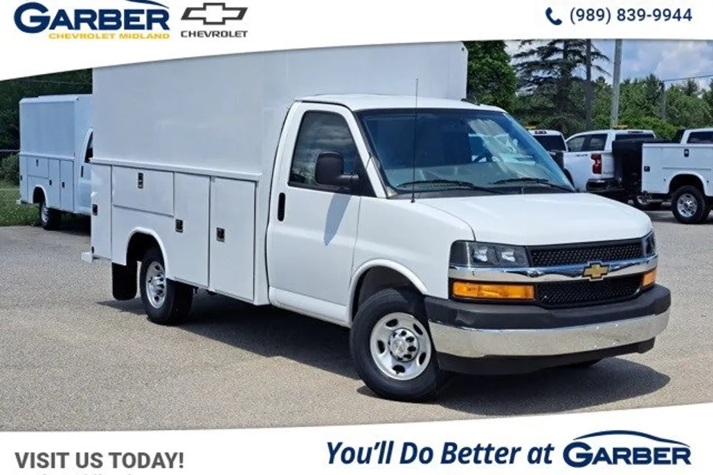 2025 Chevrolet Express Cutaway 3500 photo 1