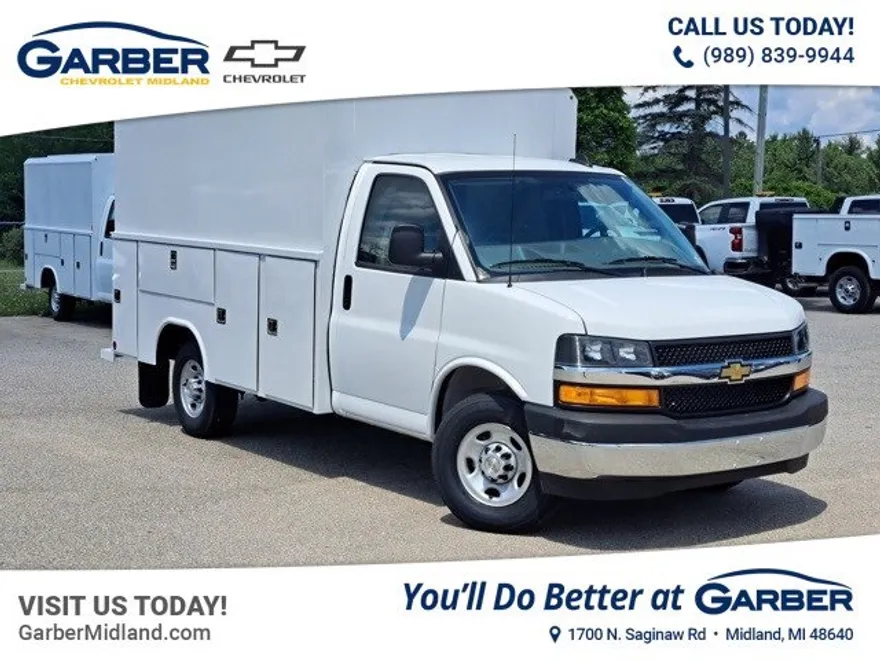 2025 Chevrolet Express Cutaway 3500 photo 1