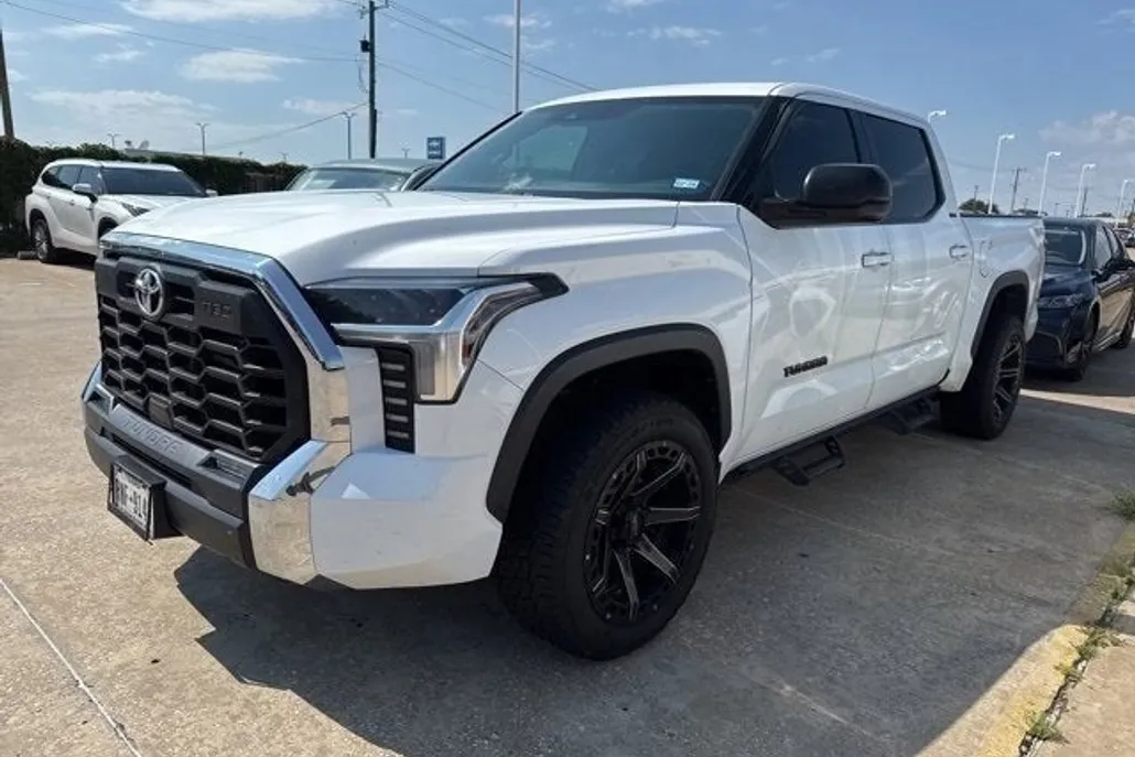 2022 Toyota Tundra SR5 CrewMax photo 1