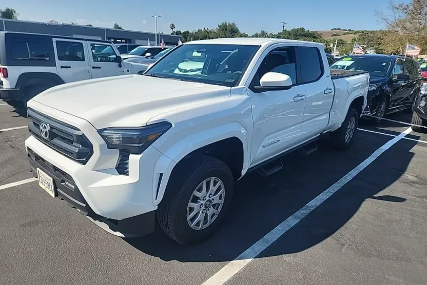 2025 Toyota Tacoma SR5 photo 1