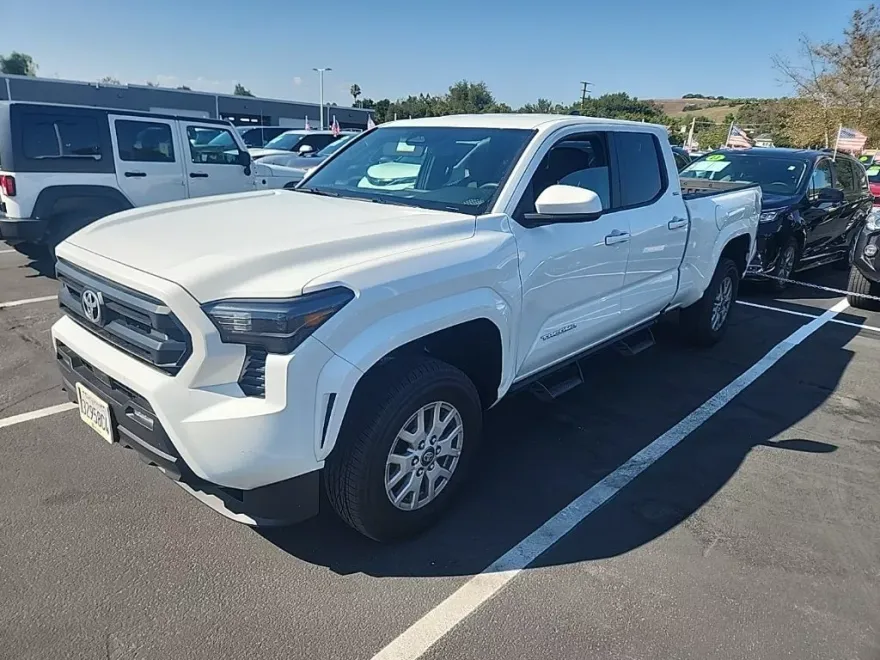2025 Toyota Tacoma SR5 photo 1