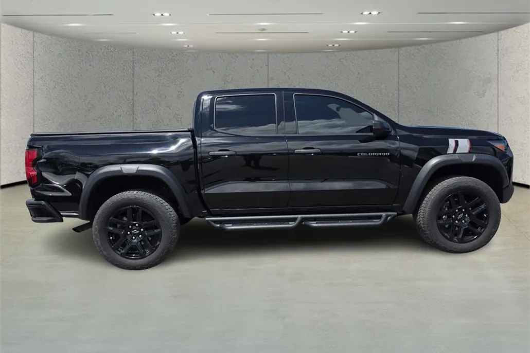 2023 Chevrolet Colorado Trail Boss photo 1