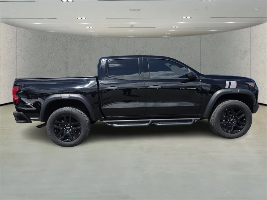 2023 Chevrolet Colorado Trail Boss photo 1