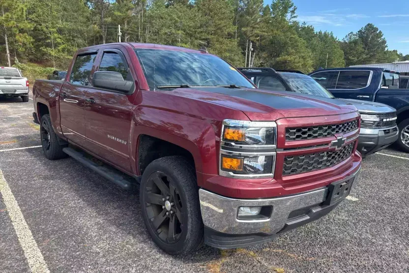 2015 Chevrolet Silverado LT photo 1