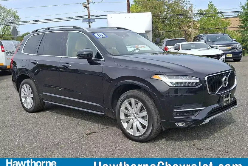 2016 Volvo XC90 T6 Momentum photo 1