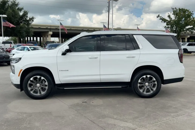 2025 Chevrolet Tahoe LS photo 1