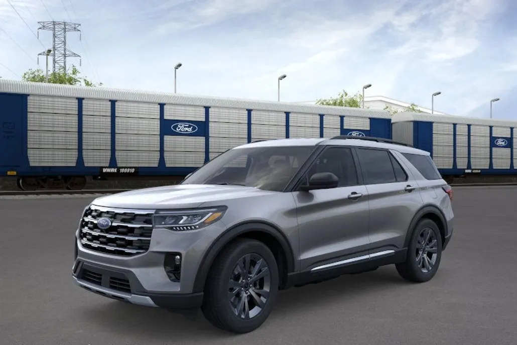 2025 Ford Explorer photo 1