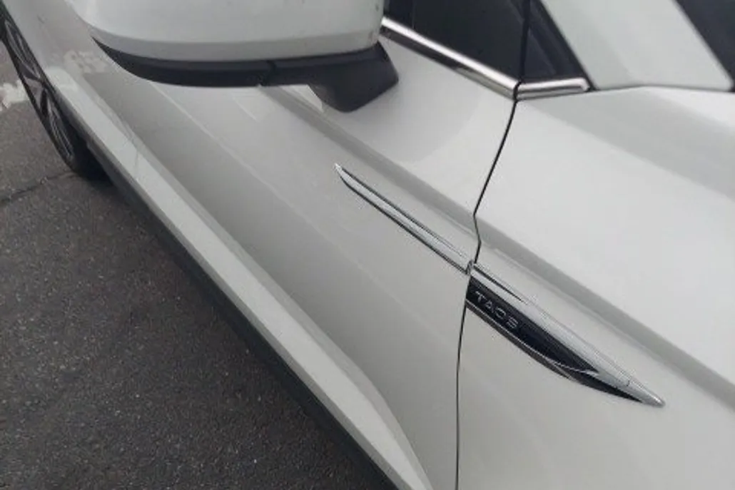 2022 Volkswagen Taos SE photo 1