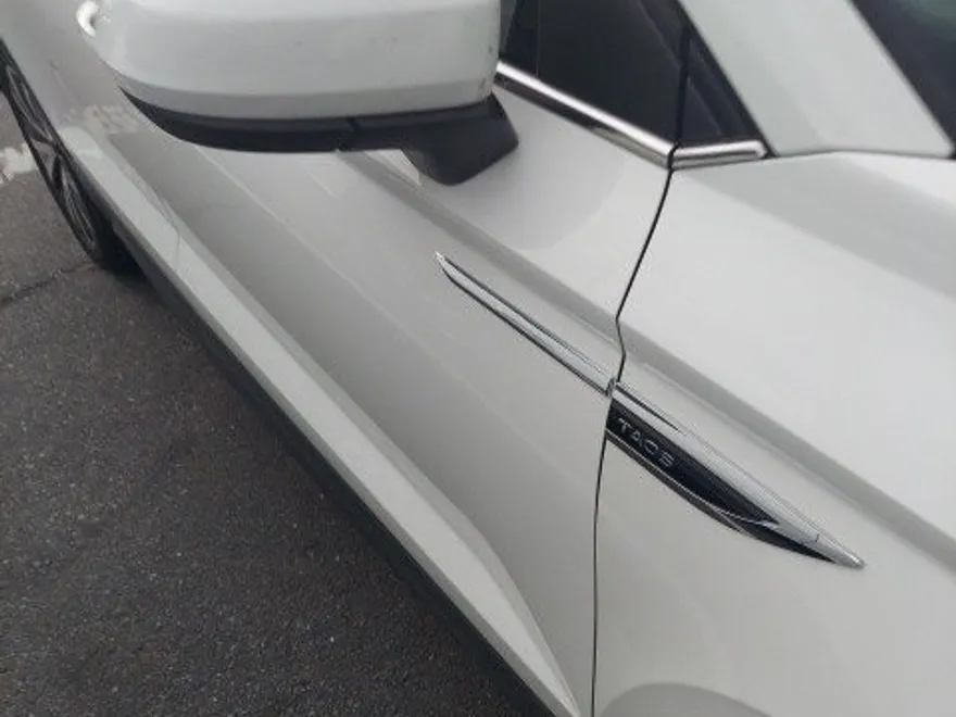 2022 Volkswagen Taos SE photo 1
