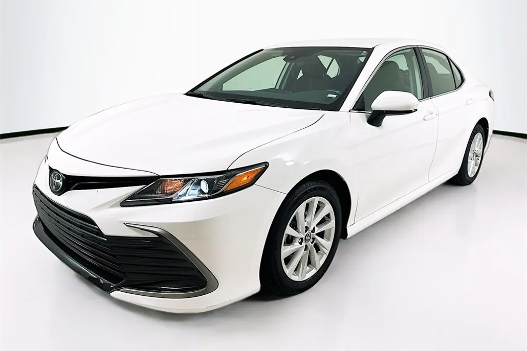 2024 Toyota Camry LE photo 1