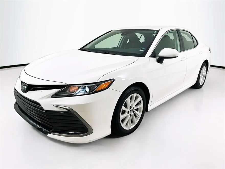 2024 Toyota Camry LE photo 1
