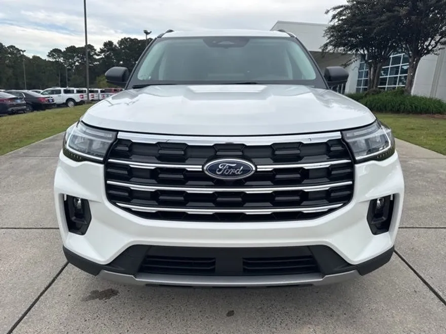 2025 Ford Explorer photo 1