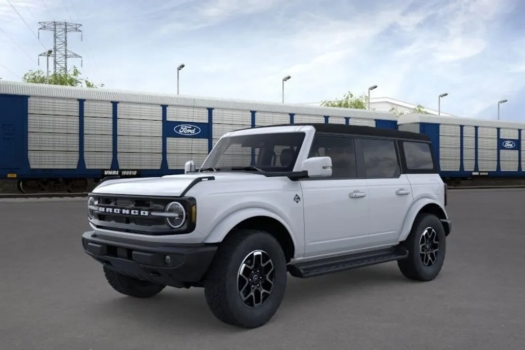 2025 Ford Bronco Outer Banks photo 1