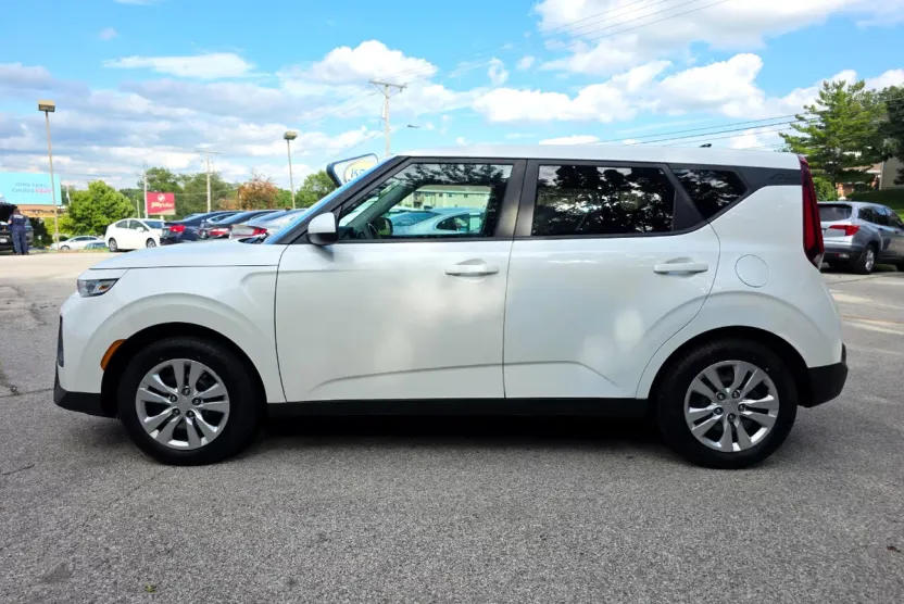 2020 Kia Soul LX photo 1