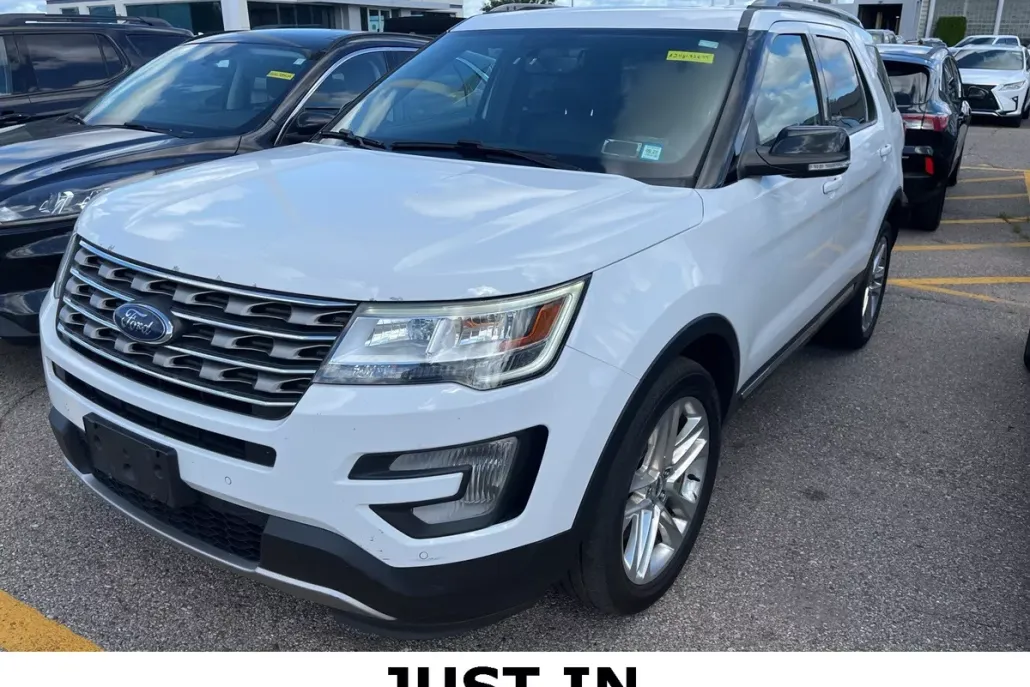 2017 Ford Explorer XLT photo 1