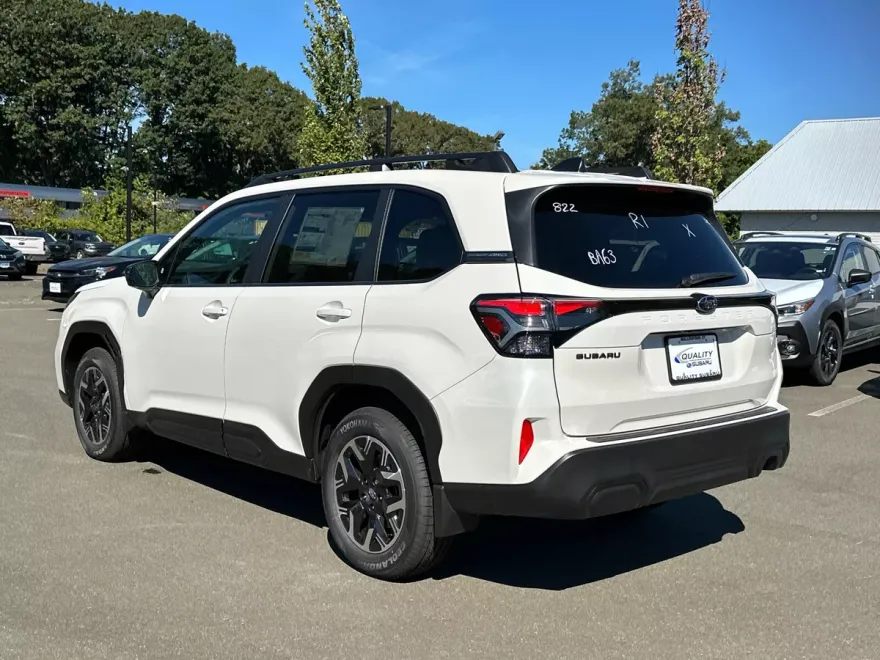 2025 Subaru Forester Premium photo 1