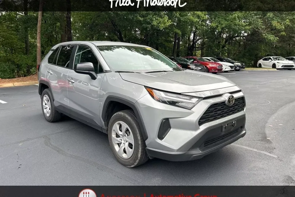2024 Toyota RAV4 LE photo 1