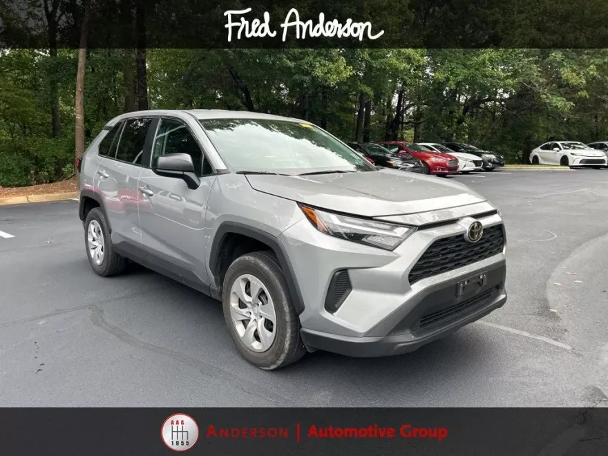 2024 Toyota RAV4 LE photo 1