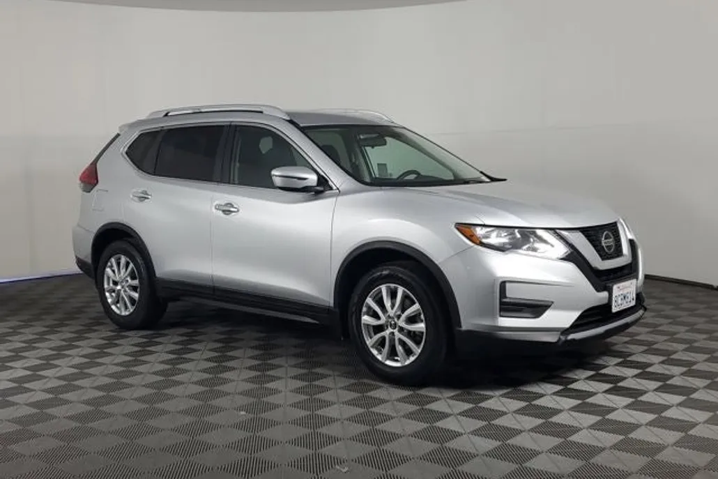 2018 Nissan Rogue SV photo 1
